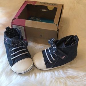 Student right girls high tops